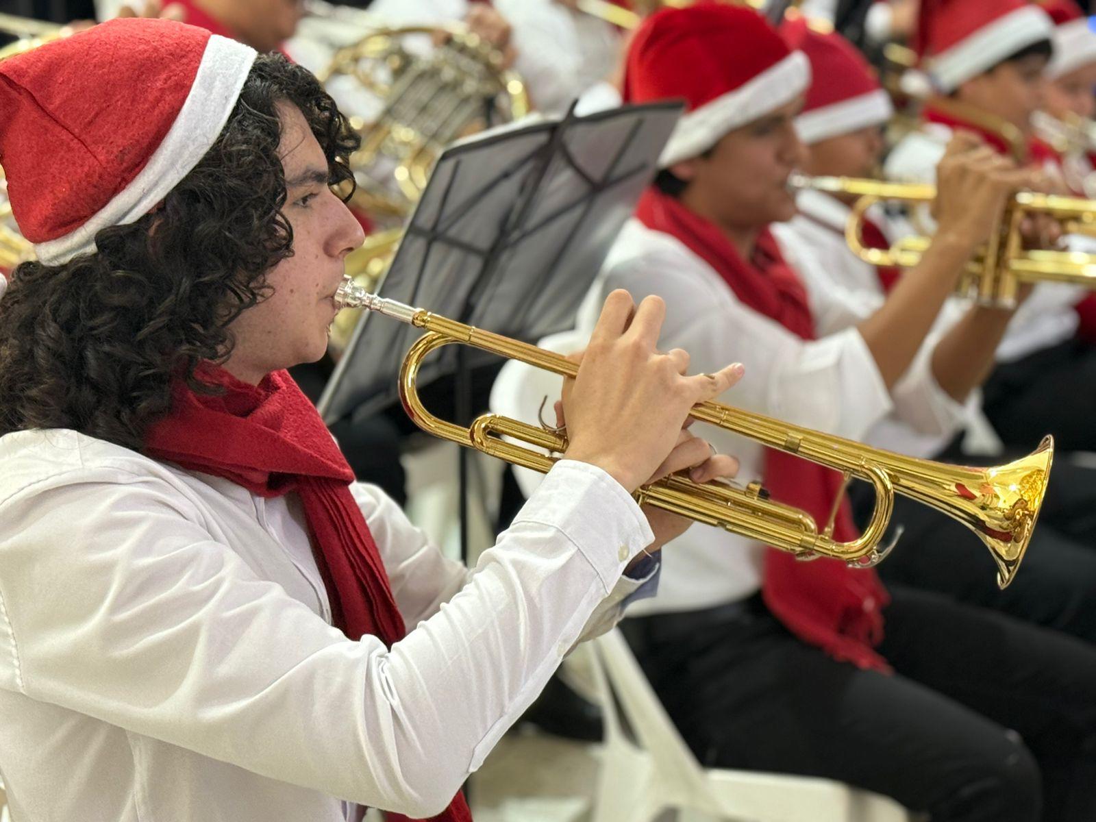 $!Orquesta Sinfónica Raíces de Plata y Coro Lola Beltrán realizan tradicional concierto navideño en Rosario