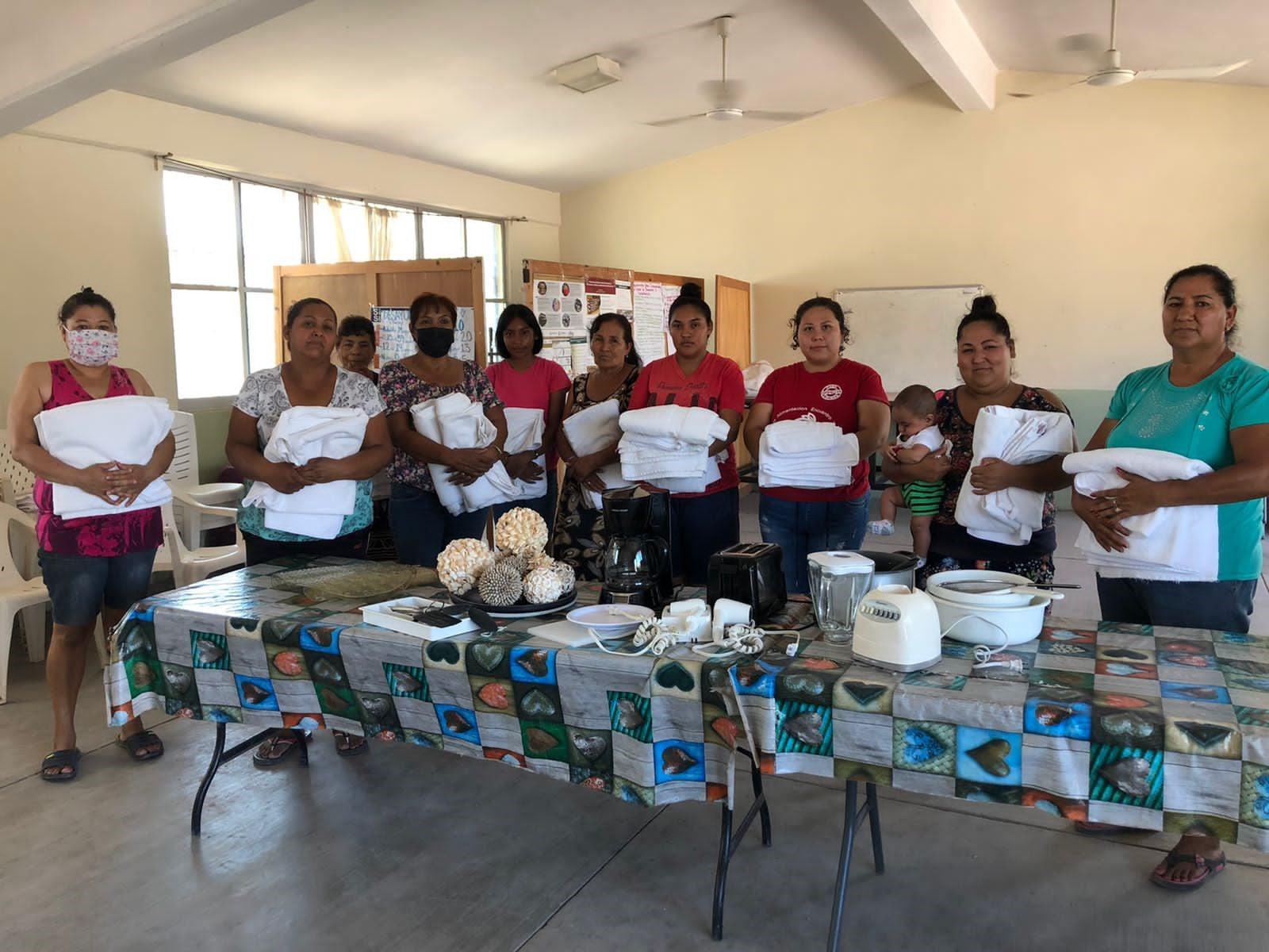 $!La Fundación realizó entrega de blancos y electrodomésticos a diferentes comunidades de Mazatlán.