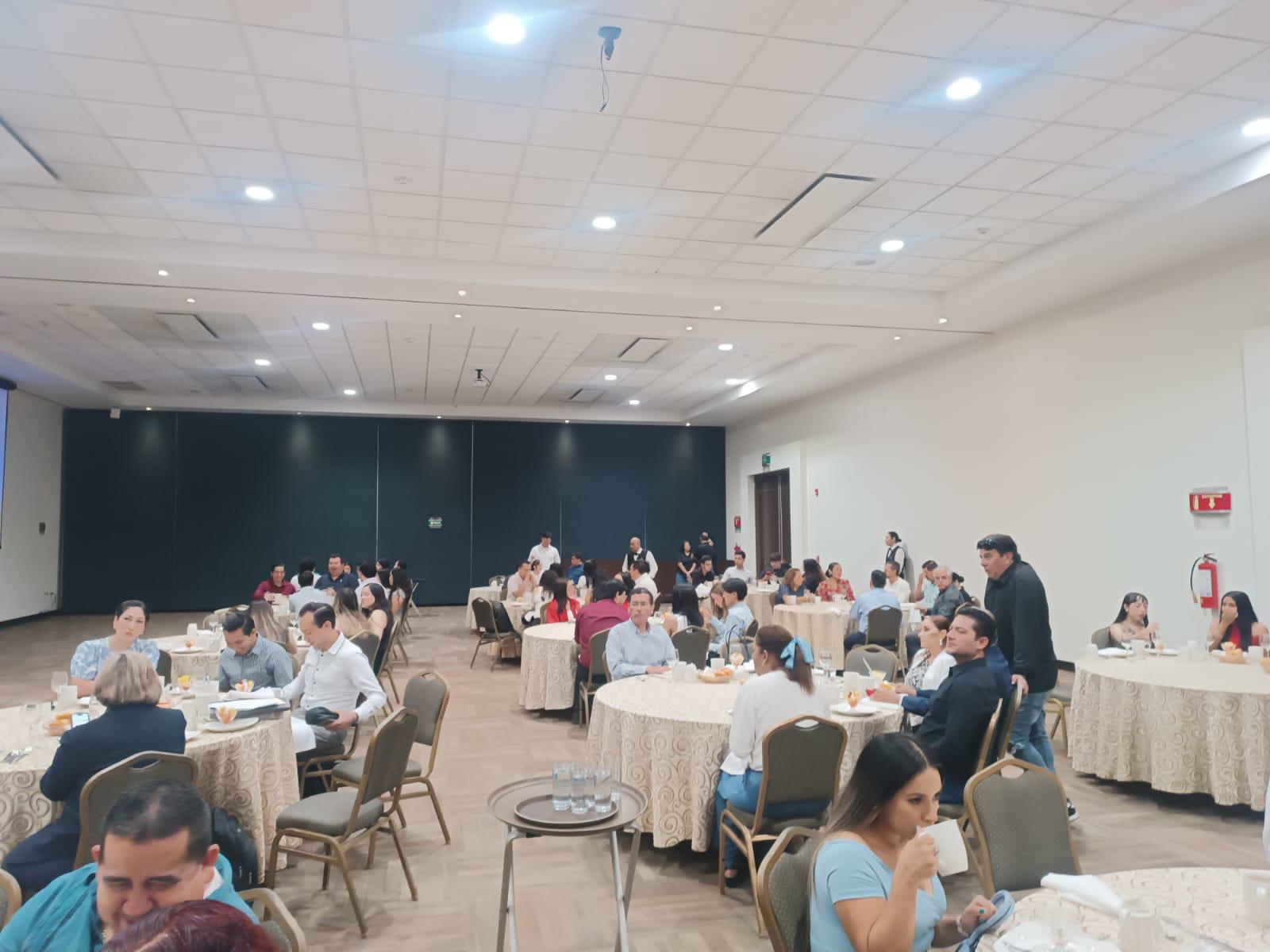 $!Con ponencia de José Ángel Cortés celebran Profesionistas del Sur de Sinaloa el Día de Contador