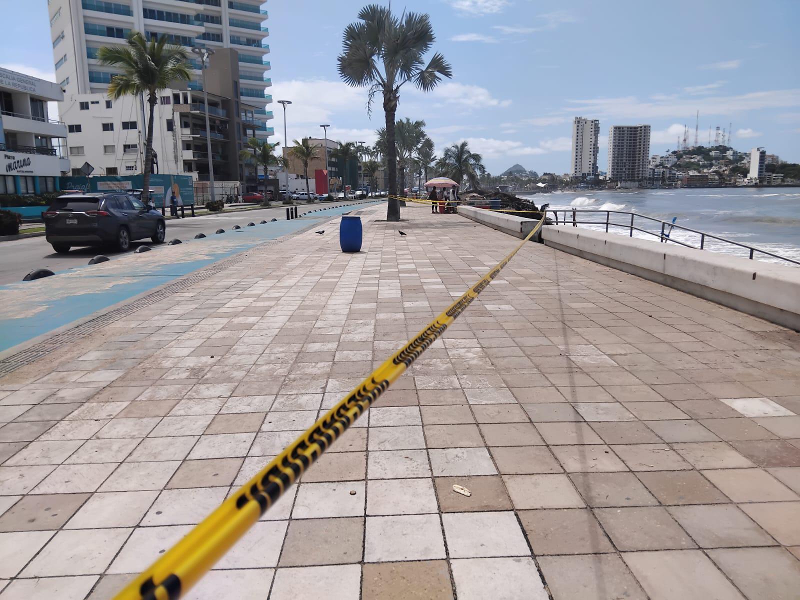 $!Cierran tramo de Avenida del Mar por fuerte oleaje por Priscilla; también cierran playas y el puerto