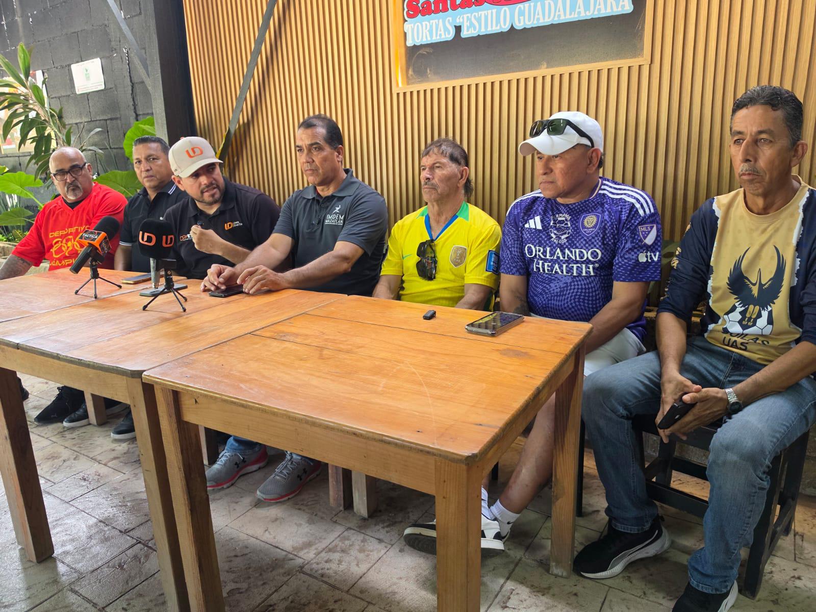 $!Anuncian el II Torneo de Futbol del Recuerdo en Mazatlán; homenajearán a Adán Valdovines y José Carrillo