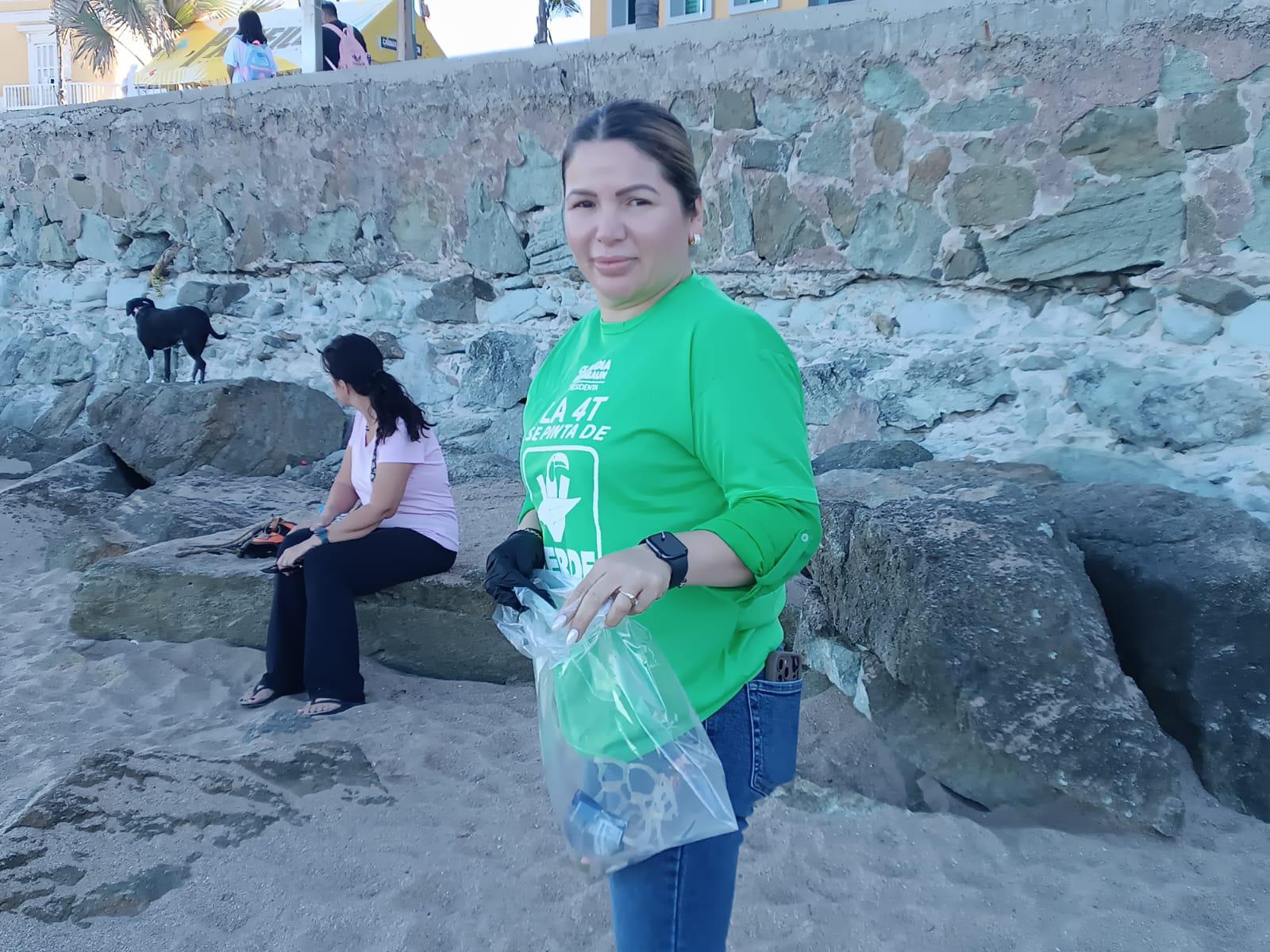 $!Partido Verde despide el Carnaval con limpieza de playas en Olas Altas