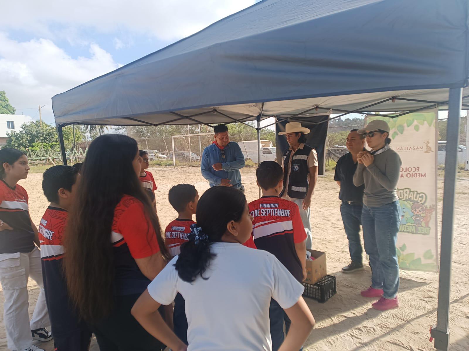 $!Impulsan en Mazatlán cuidado ambiental con limpieza ambiental y nuevos ‘Guardianes del Medio Ambiente’
