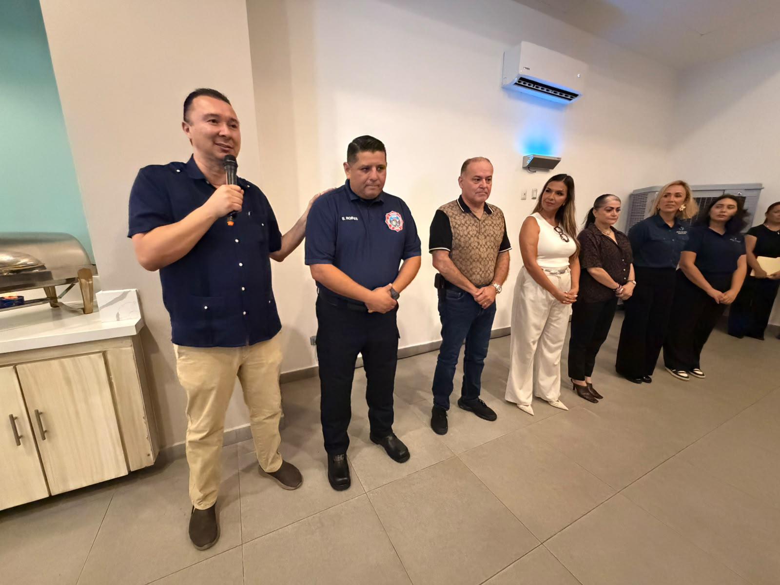 $!Sector hotelero de Mazatlán reconoce a Bomberos Voluntarios en su día