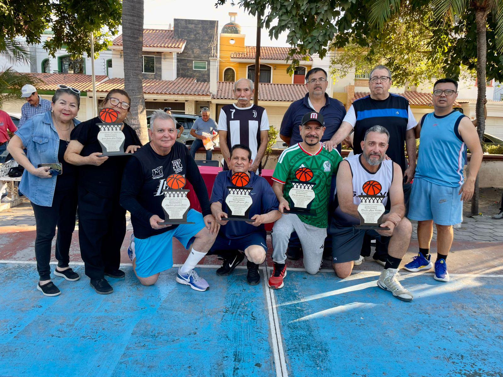 $!Leyendas triunfan en el Juego del Recuerdo de la Colonia Gabriel Leyva, en Culiacán