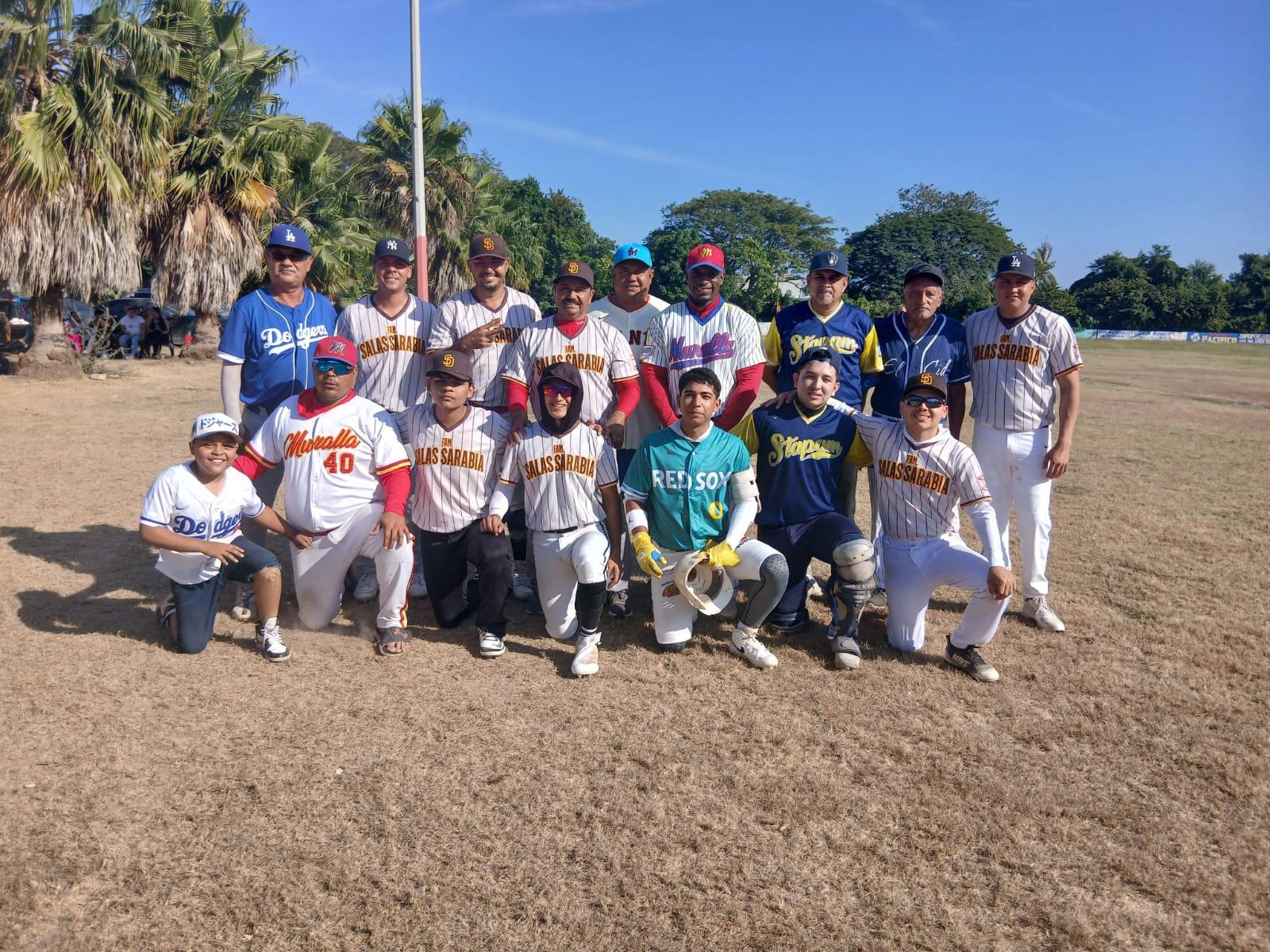 $!Familia Babellos-Ovalle rompe hegemonía en amistoso, en Villa Unión