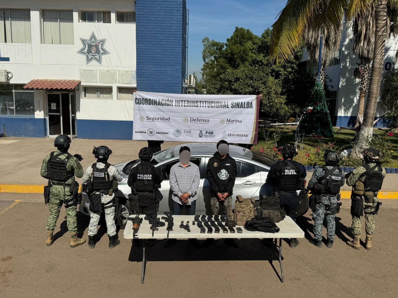 $!Detienen a cinco hombres y aseguran tres vehículos en privadas de Nuevo Altata, Navolato