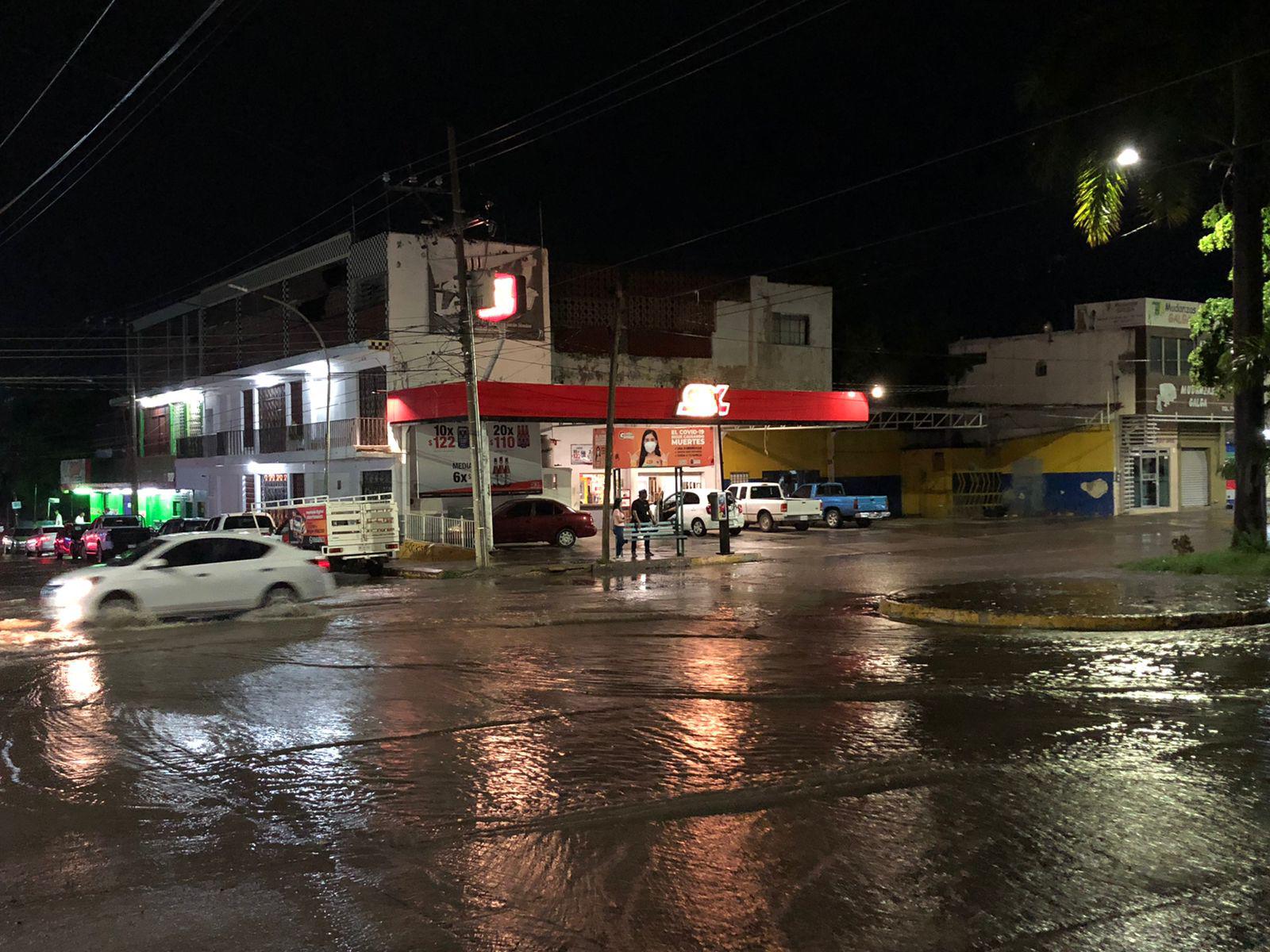 $!Sorprende lluvia con fuertes vientos este sábado en Culiacán
