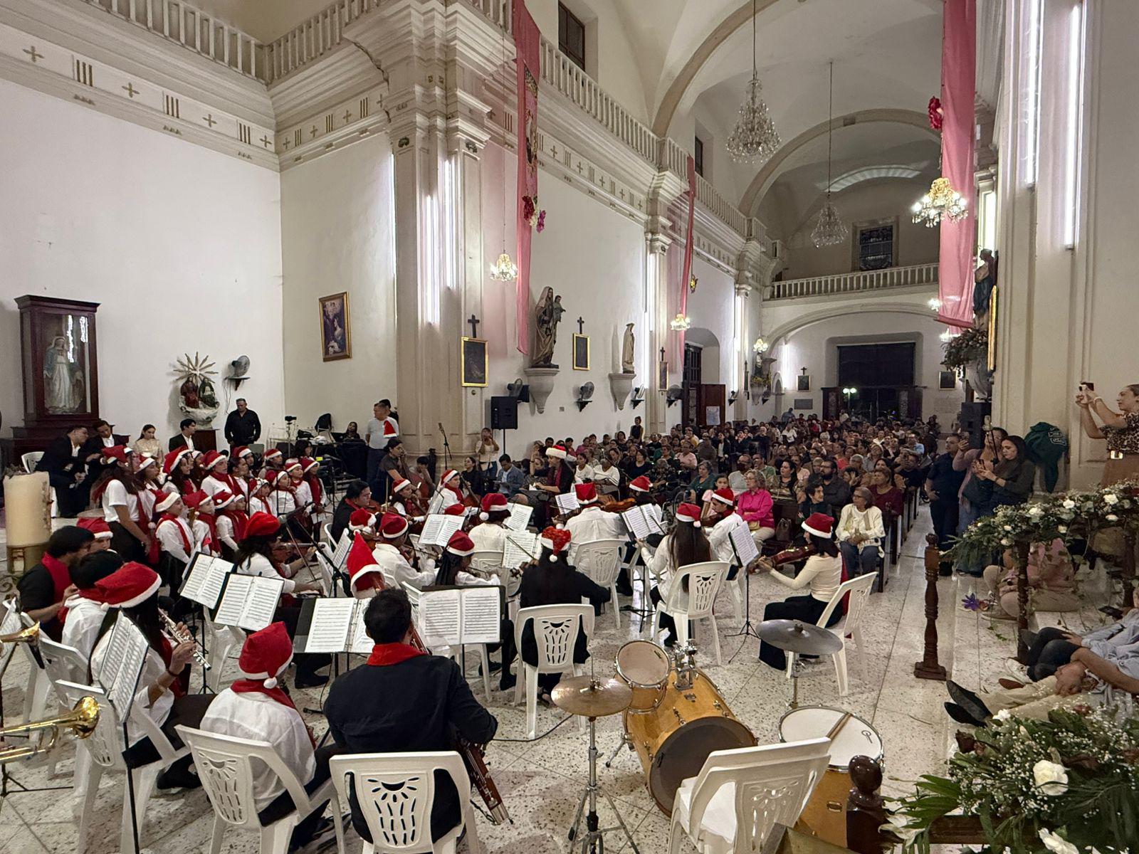 $!Orquesta Sinfónica Raíces de Plata y Coro Lola Beltrán realizan tradicional concierto navideño en Rosario