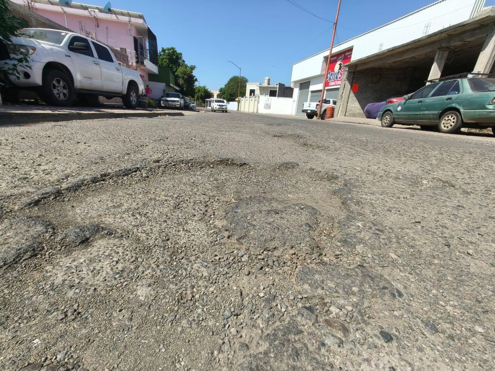 $!Dos vialidades en mal estado reciben a visitantes de El Rosario