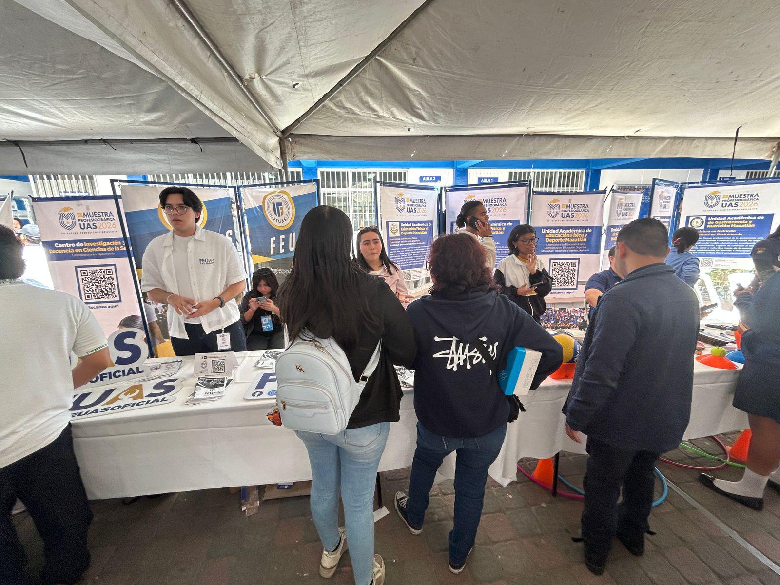 $!Acerca UAS sus licenciaturas a jóvenes de preparatoria en Mazatlán