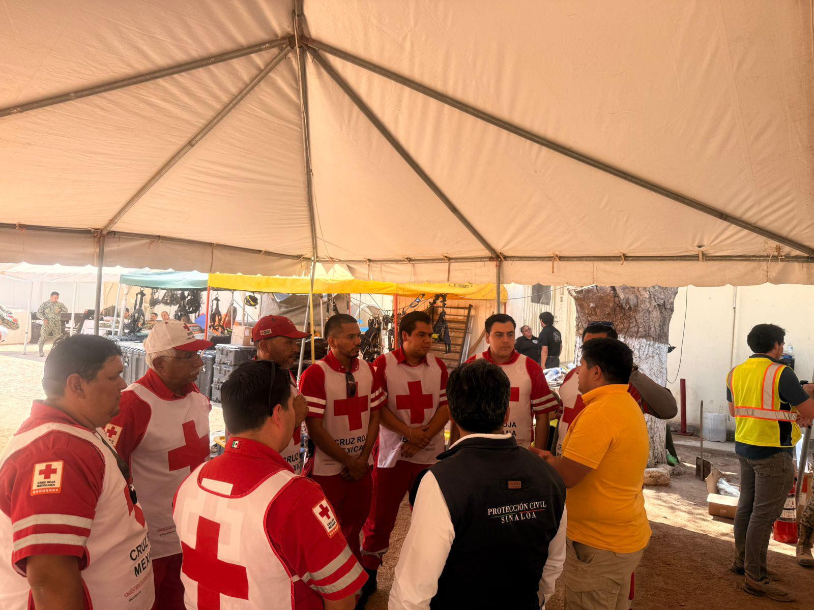 $!Brinda Cruz Roja de Mazatlán apoyo en operativo de rescate en mina de Rosario