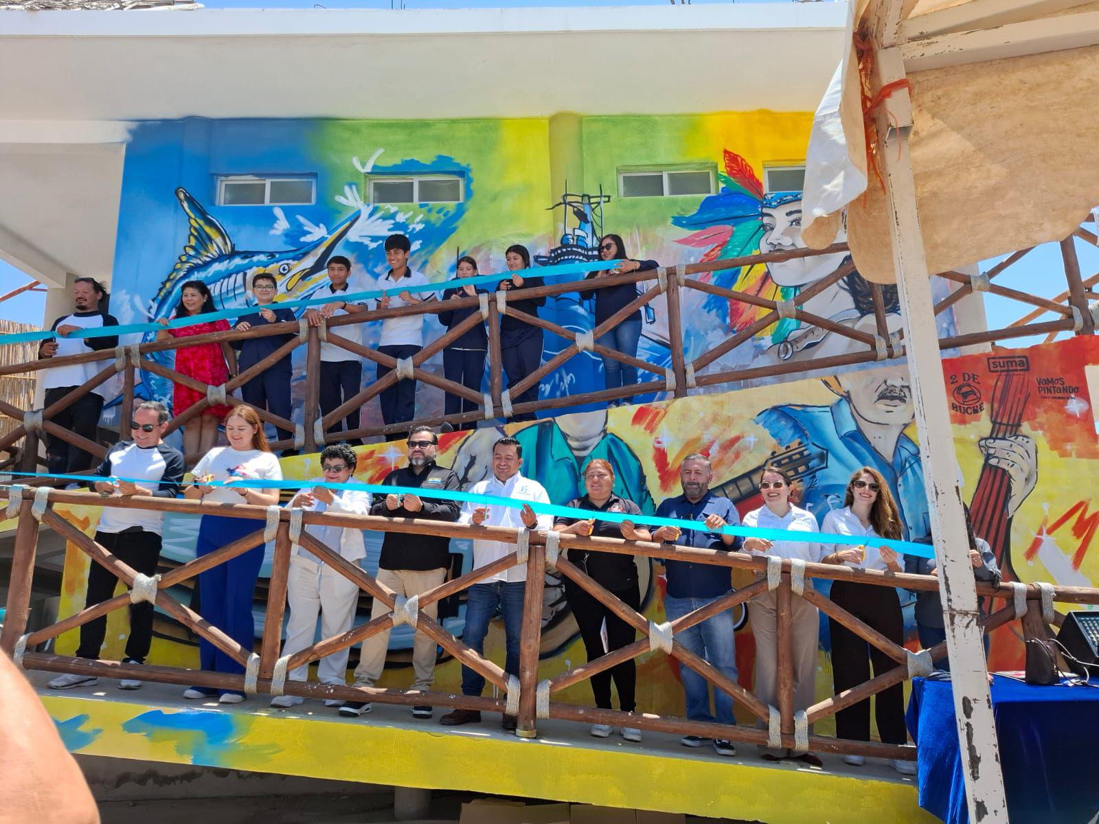 $!Pintan murales en el Muelle 33 en Altata para mejorar turismo en Navolato