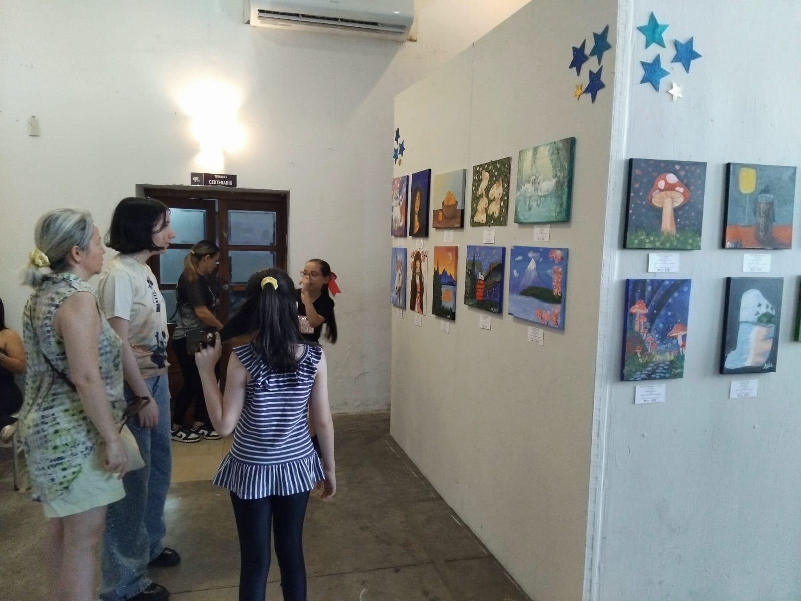 $!Padres de familia acompañaron a sus pequeños en la muestra.