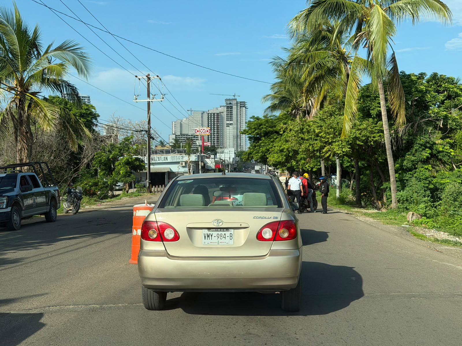 $!Dan banderazo para la foto, pero no inicia reencarpetado en Avenida Río Piaxtla y Calle Agustín Melgar, en Mazatlán