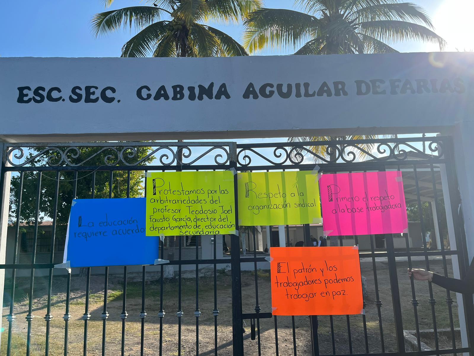 $!Protestan en escuelas de Escuinapa por cambios sin méritos de movilidad