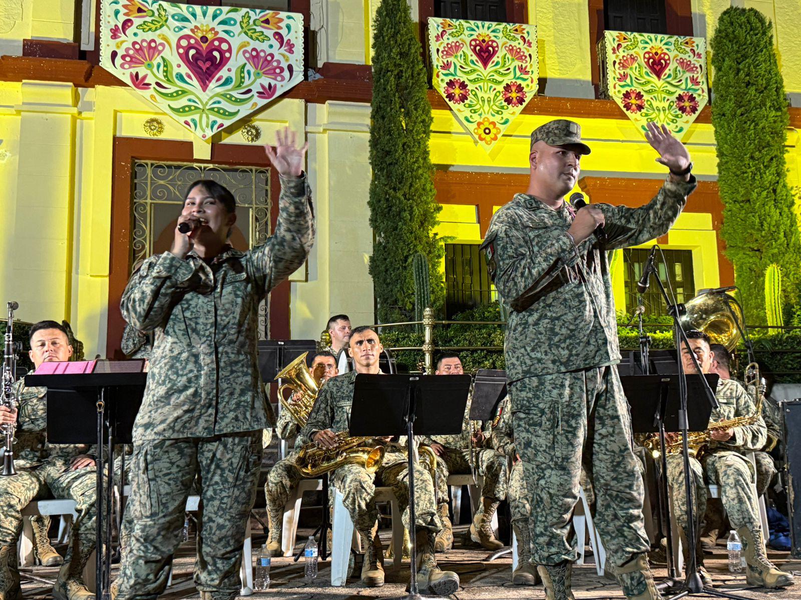 $!Banda de Música de la III Región Militar pone a cantar y bailar a los rosarenses