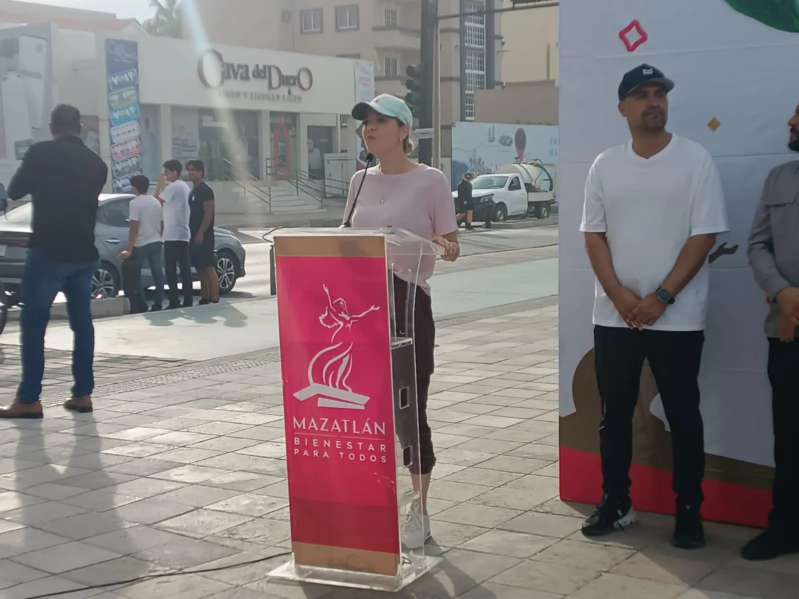 $!Realizan autoridades y voluntarios nueva limpieza de playas en conmemoración al Día de la Madre Tierra