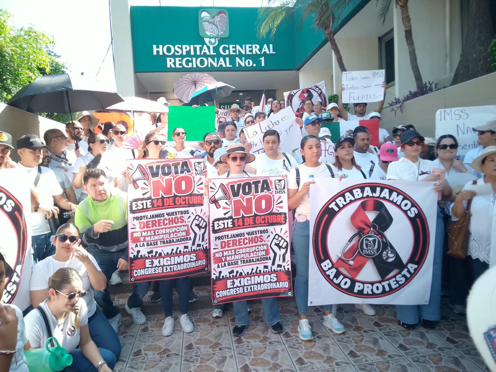 $!Marchan trabajadores del IMSS en Culiacán por aumento salarial y mejores condiciones laborales