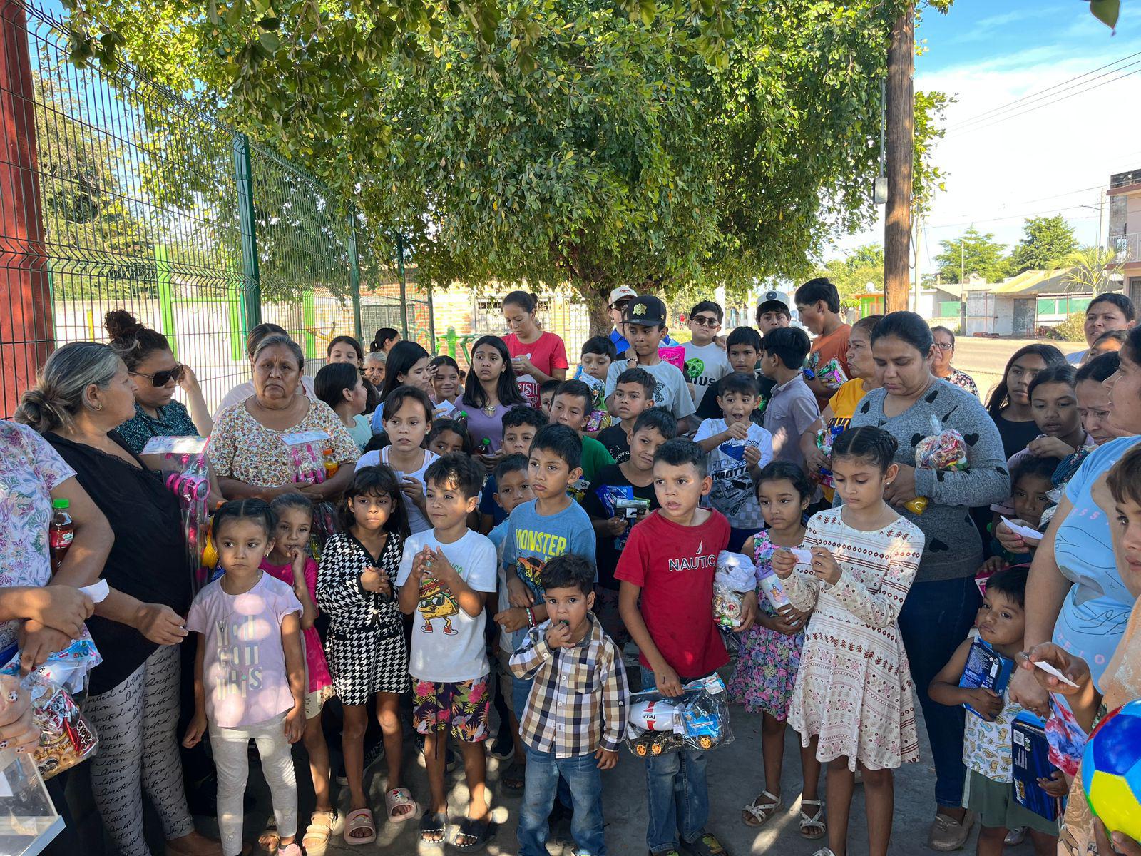 $!Rosario lleva alegría a los niños con la Caravana de Reyes Magos