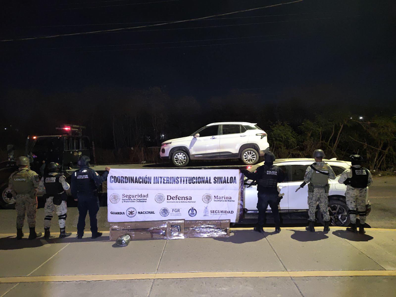 $!Patrullaban el poblado La Palmita y hallaron dos autos robados, armas y municiones