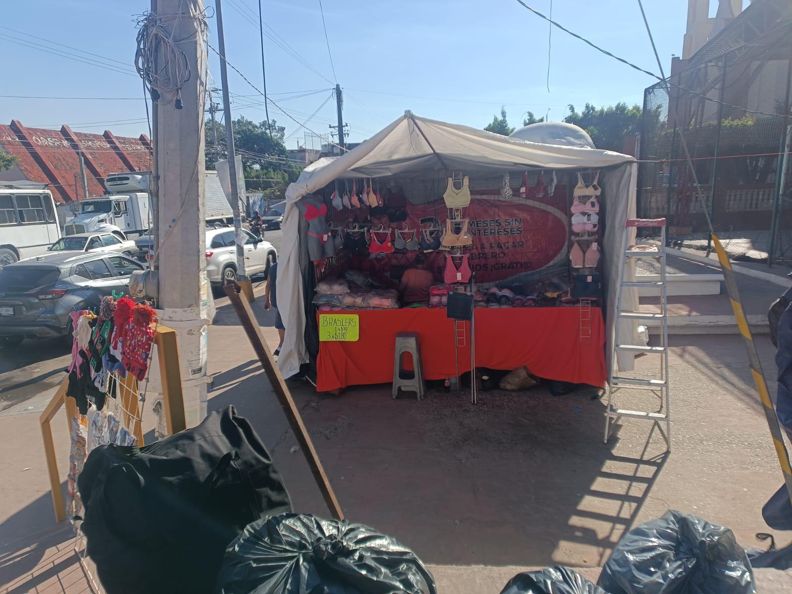 $!Comerciantes de la Juárez inician su Tianguis Navideño 2025