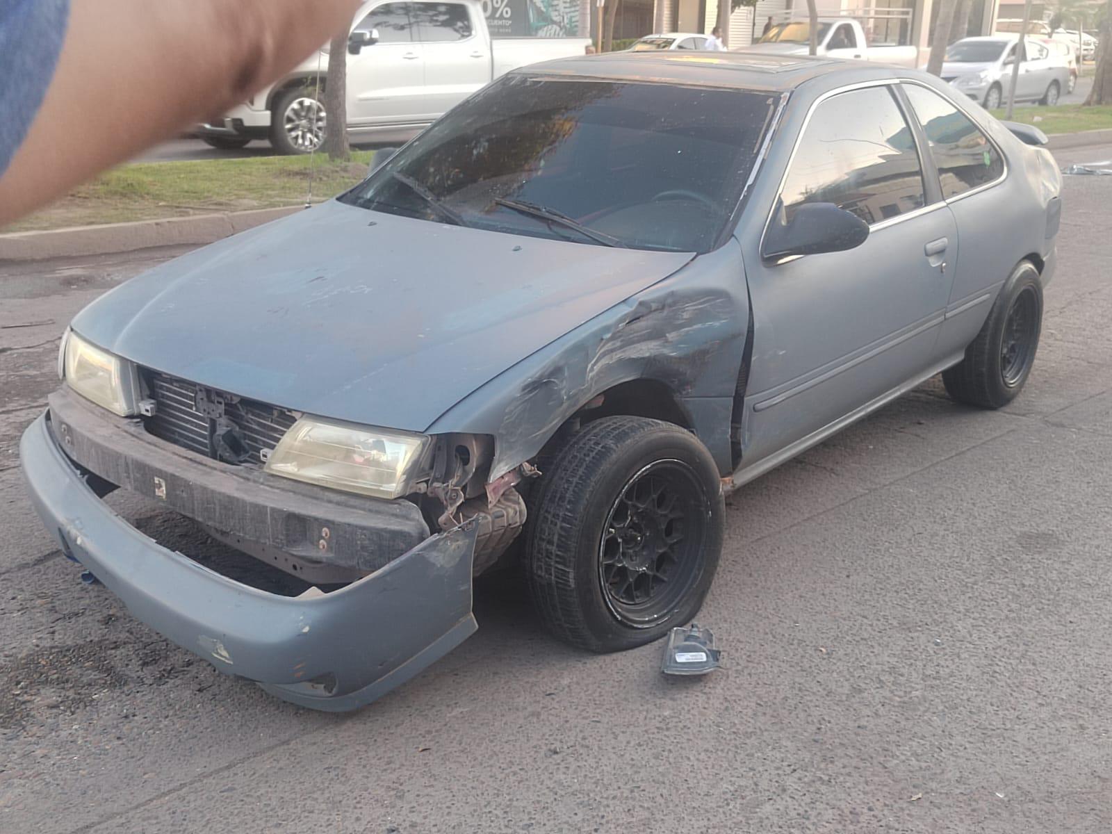 $!Volcadura en el sector Scally de Los Mochis deja solo daños materiales