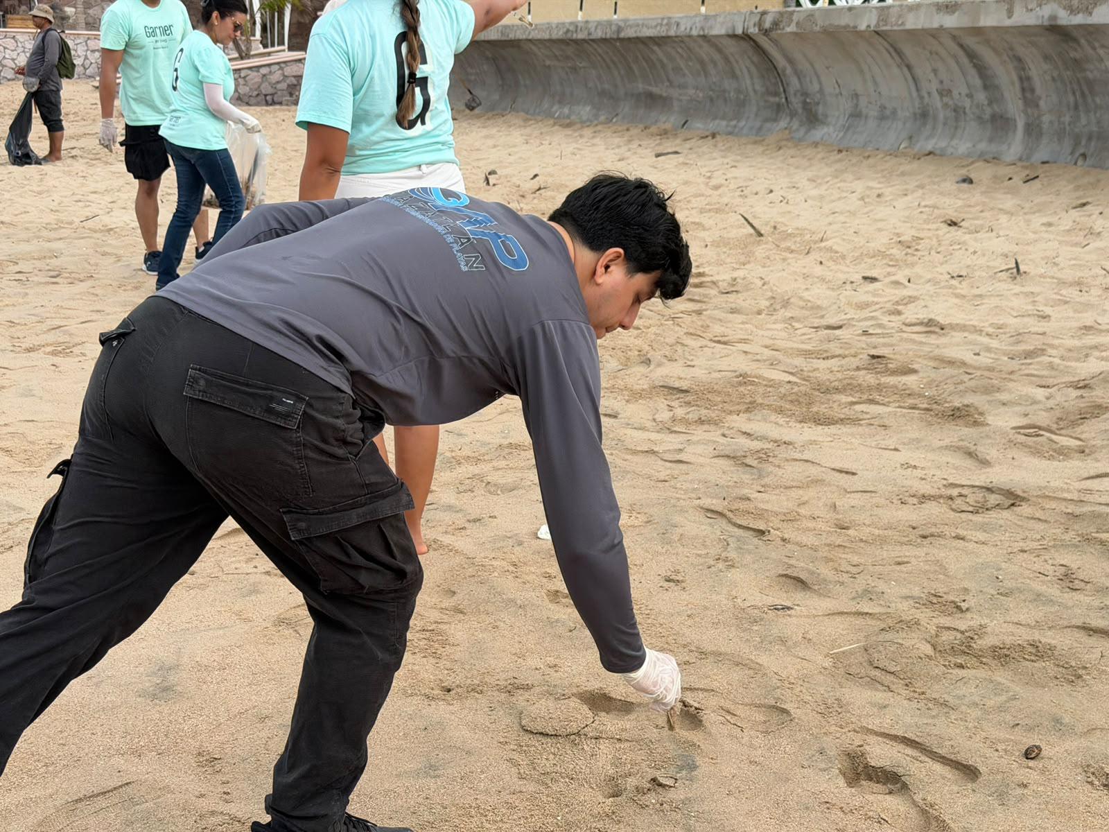 $!Realizan jornada de limpieza en playas de Cerritos de cara al periodo vacacional