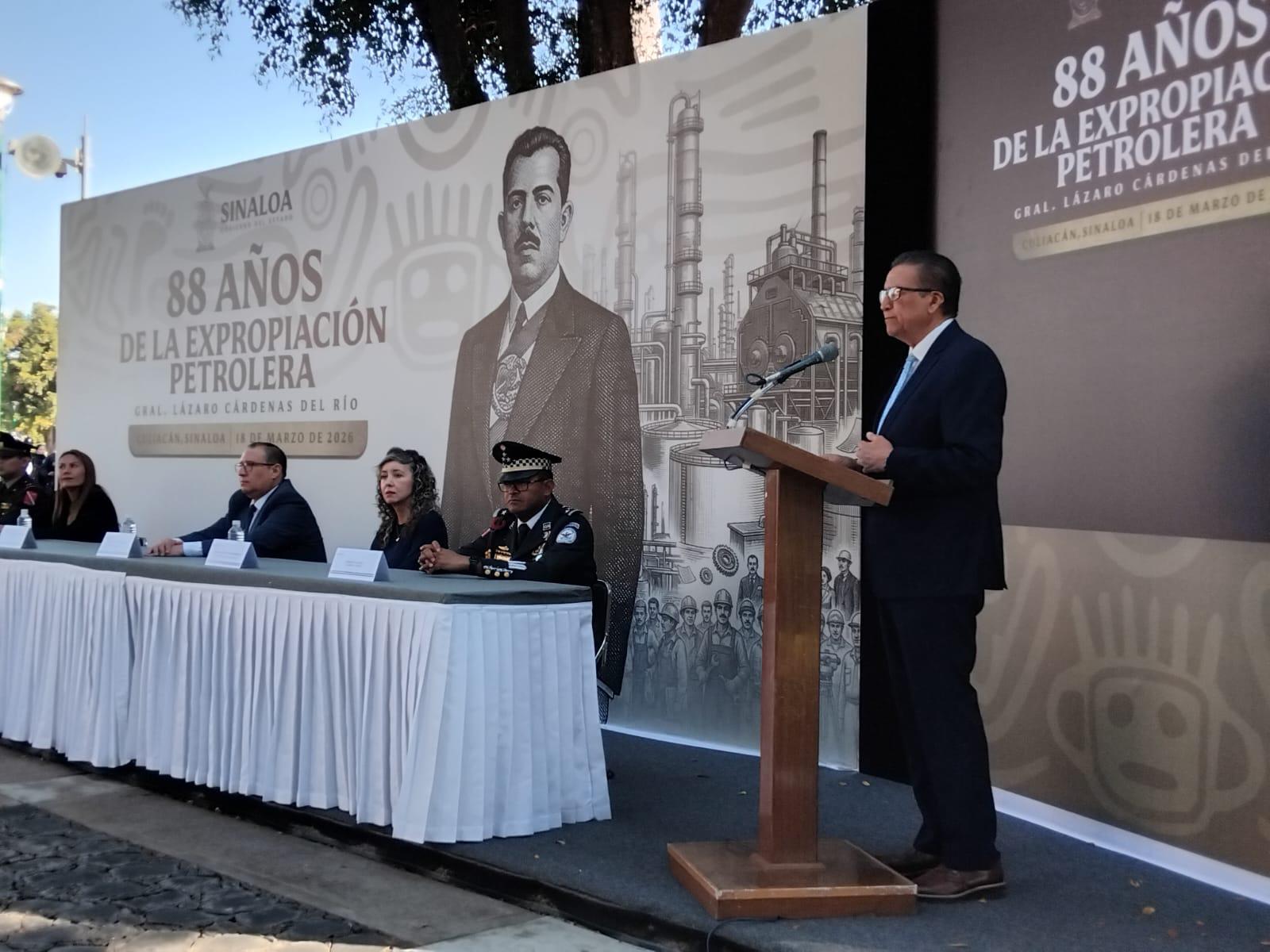 $!Conmemoran la Expropiación Petrolera con acto cívico en Palacio de Gobierno, en Sinaloa