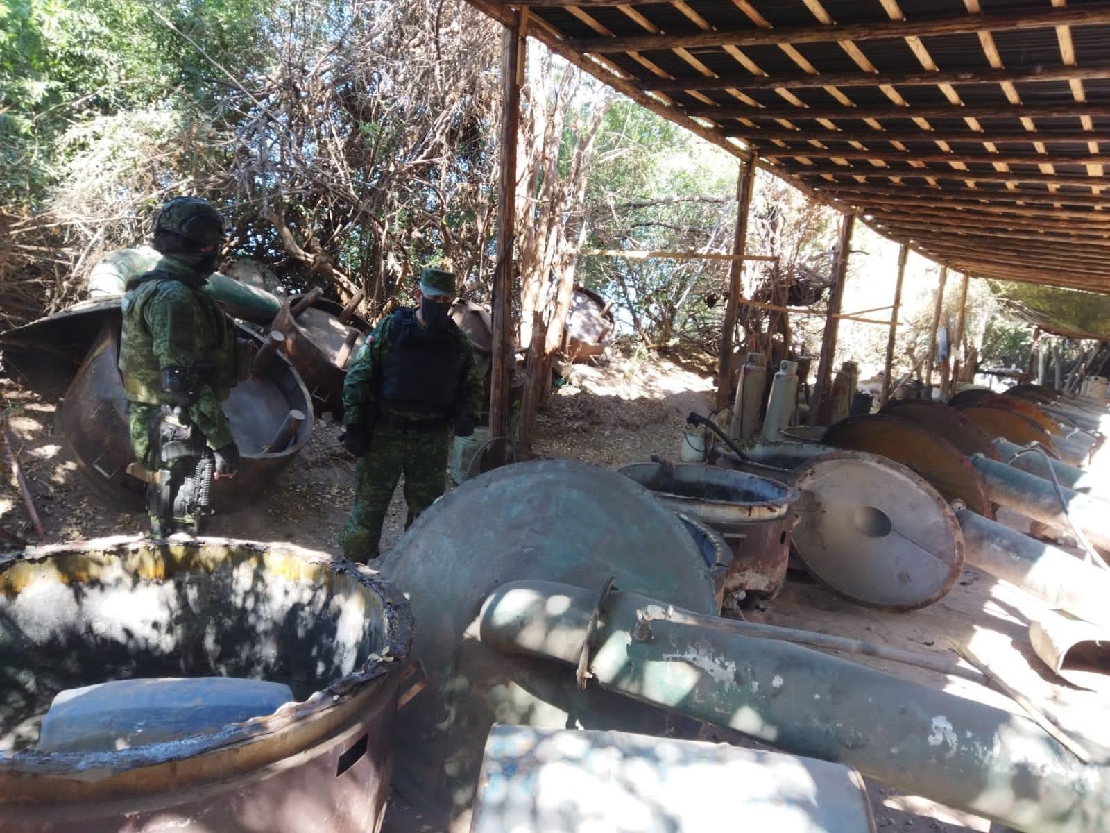 $!Aseguran laboratorio de drogas en Culiacán