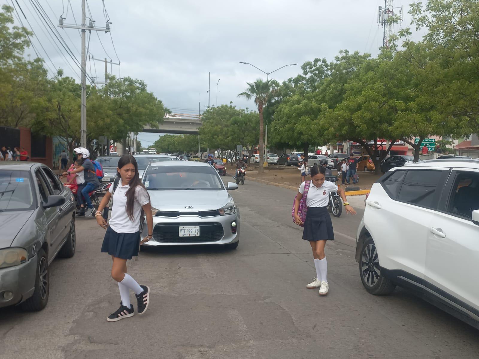 $!Continúa cruce escolar en la avenida Múnich sin reductores de velocidad ni señalética