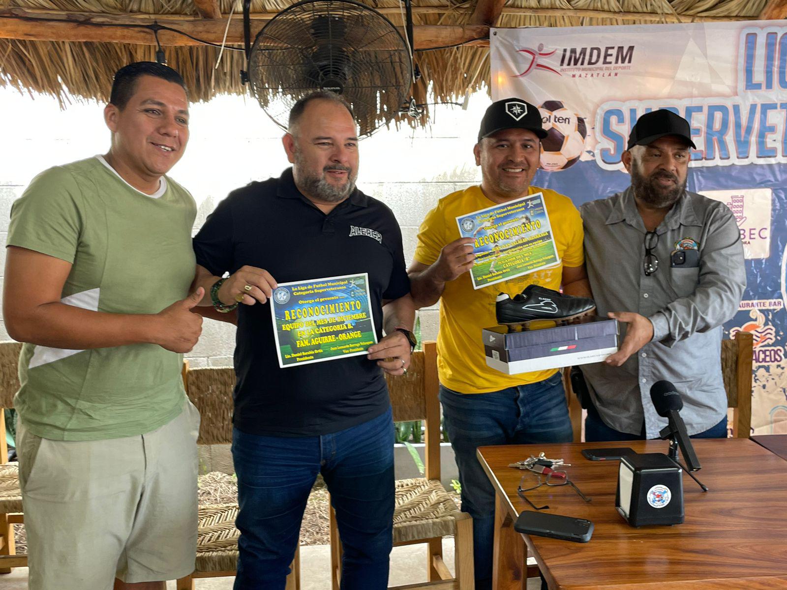 $!Premian a Jugador del Mes en Liga Superveteranos