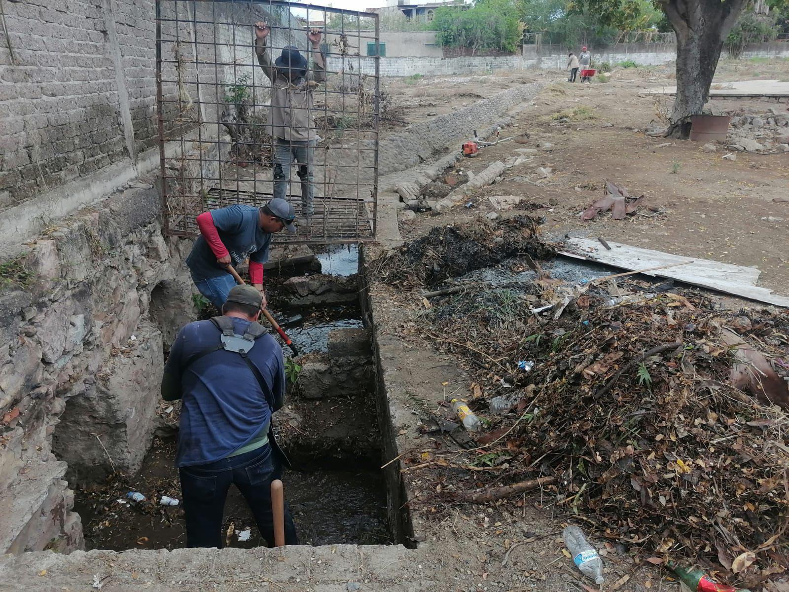 $!Realizan en Rosario limpieza y desazolve de canales tras inicio de lluvias