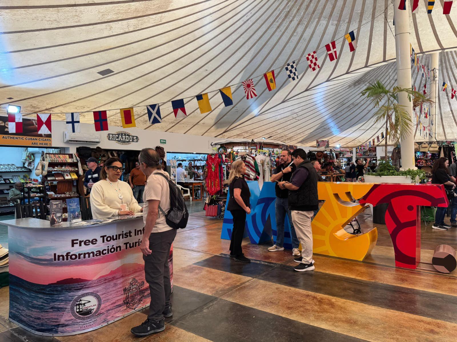 $!Arriba crucero Carnival Panorama a Mazatlán con más de 4 mil turistas