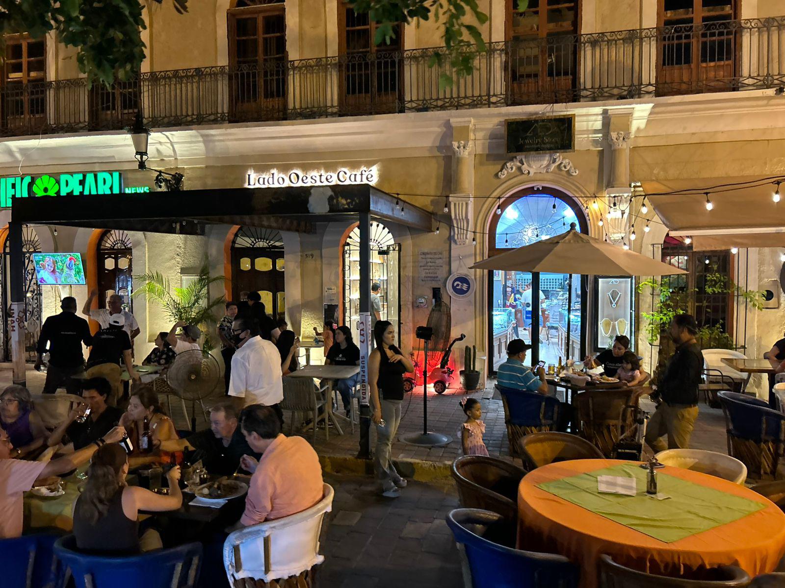 $!Centro Histórico de Mazatlán revive el fin de semana con cientos de visitantes