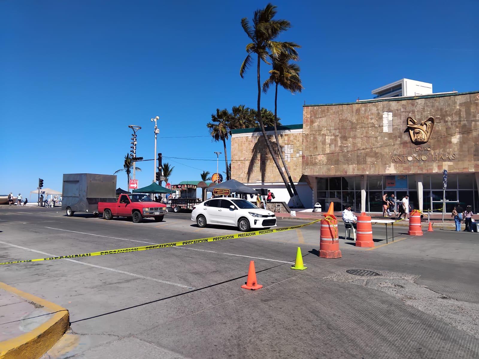 $!Cierran tramo del paseo costero a la circulación vehicular por segundo desfile del Carnaval de Mazatlán