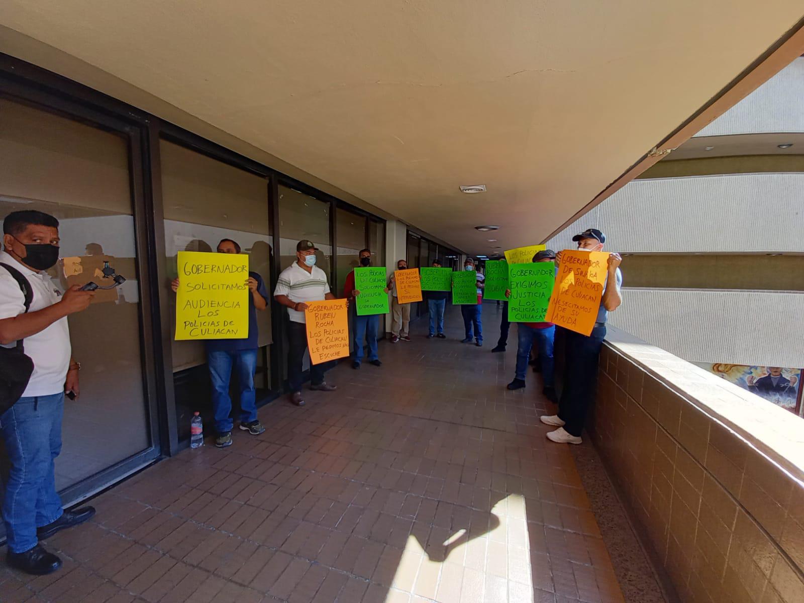 $!En Culiacán, policías jubilados piden ayuda del Gobernador para sus pagos; denuncian que les piden ‘moches’ en el Ayuntamiento