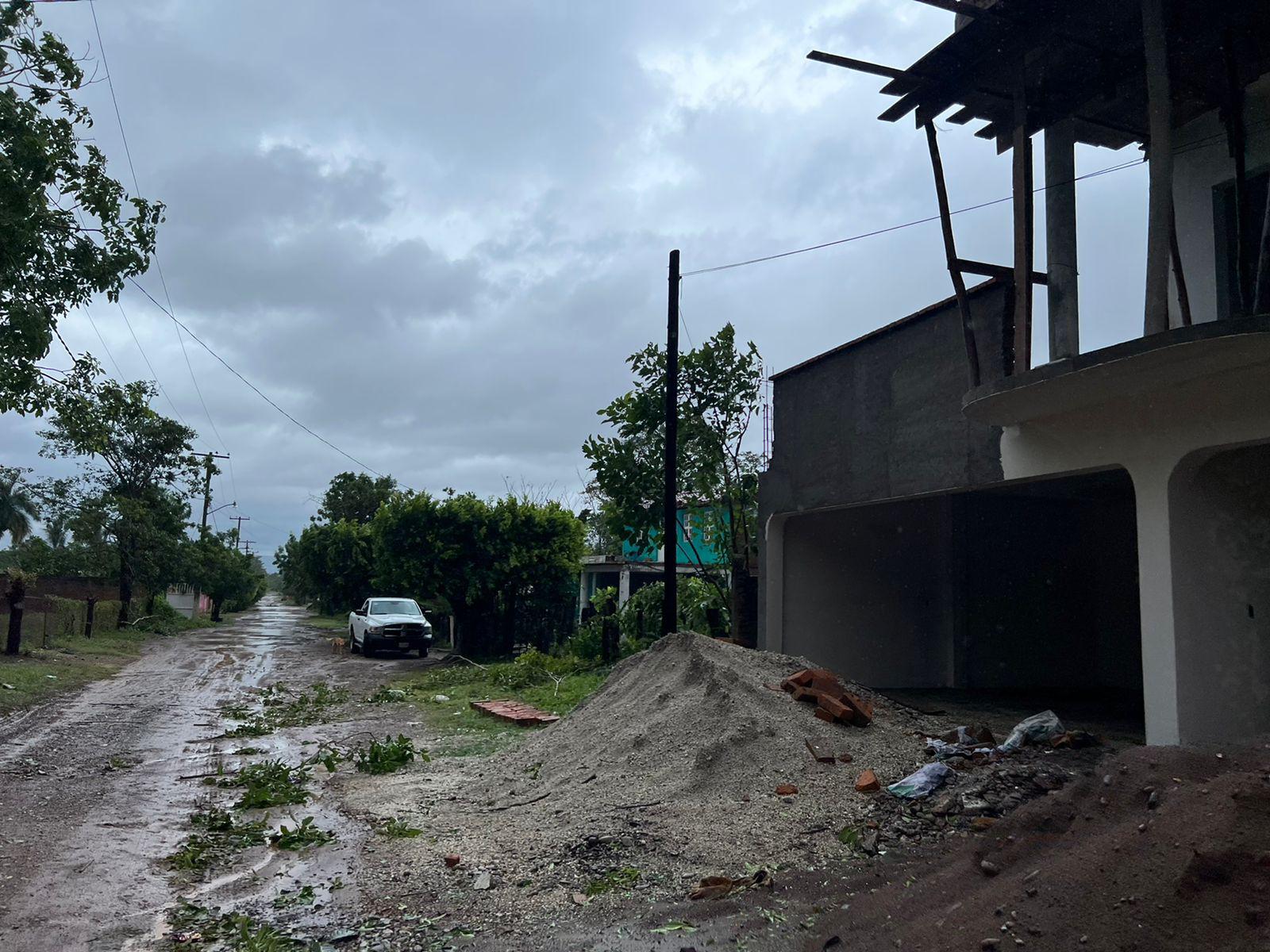 $!Evacuados, cortes de energía, árboles caídos y escurrimientos, lo que dejó ‘Roslyn’ a su paso por Escuinapa