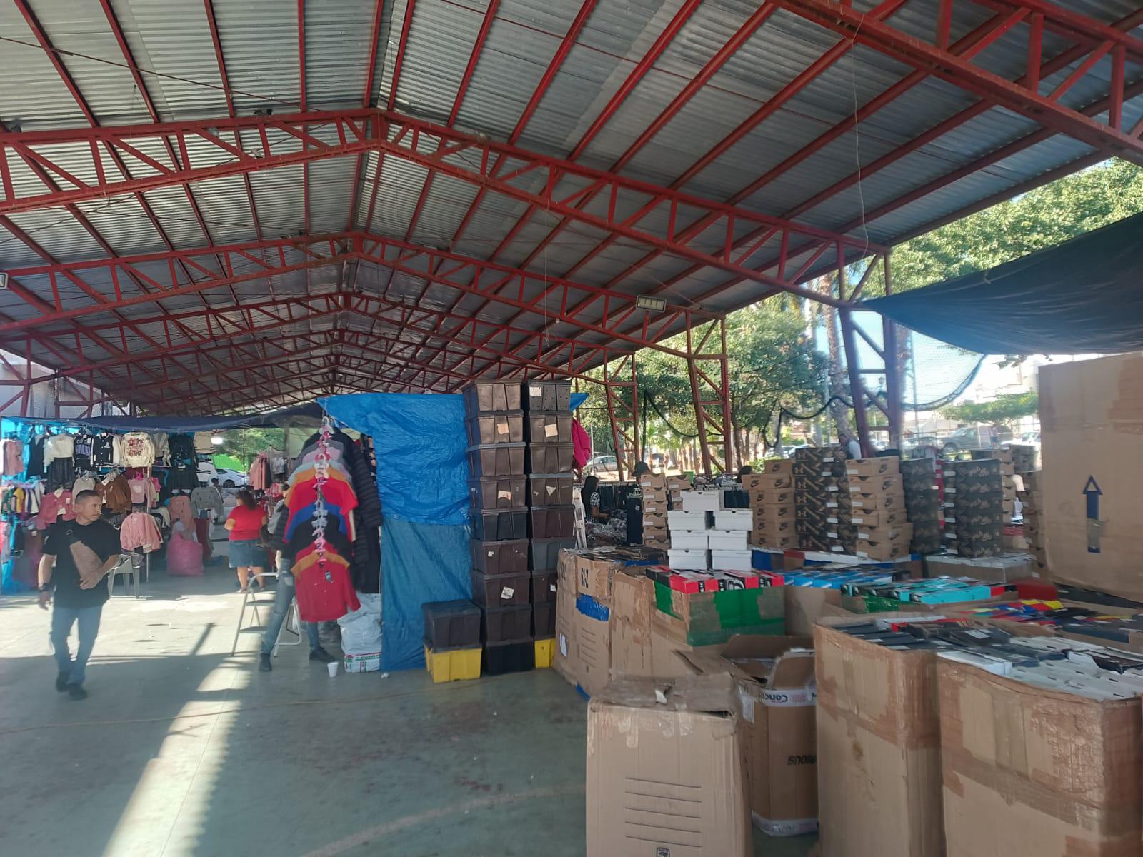 $!Comerciantes de la Juárez inician su Tianguis Navideño 2025