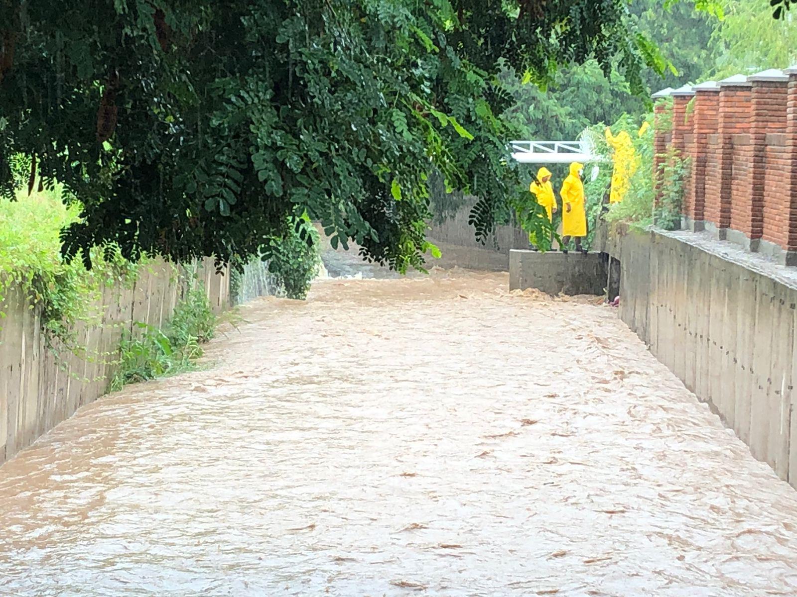 $!Arroyos El Piojo y Loma de Rodriguera en Culiacán alertan a ciudadanía en cada lluvia