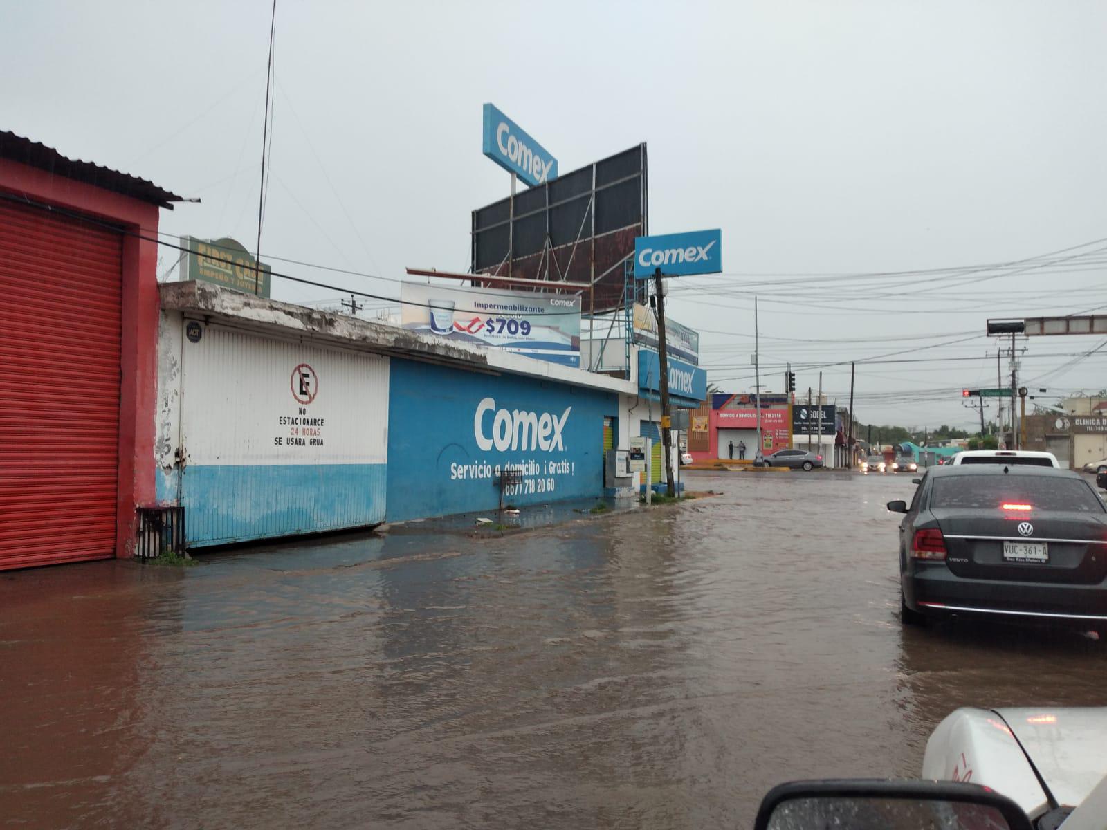 $!Lluvias originadas por remanentes de ‘Nora’ ocasionan crecida de arroyos en Culiacán