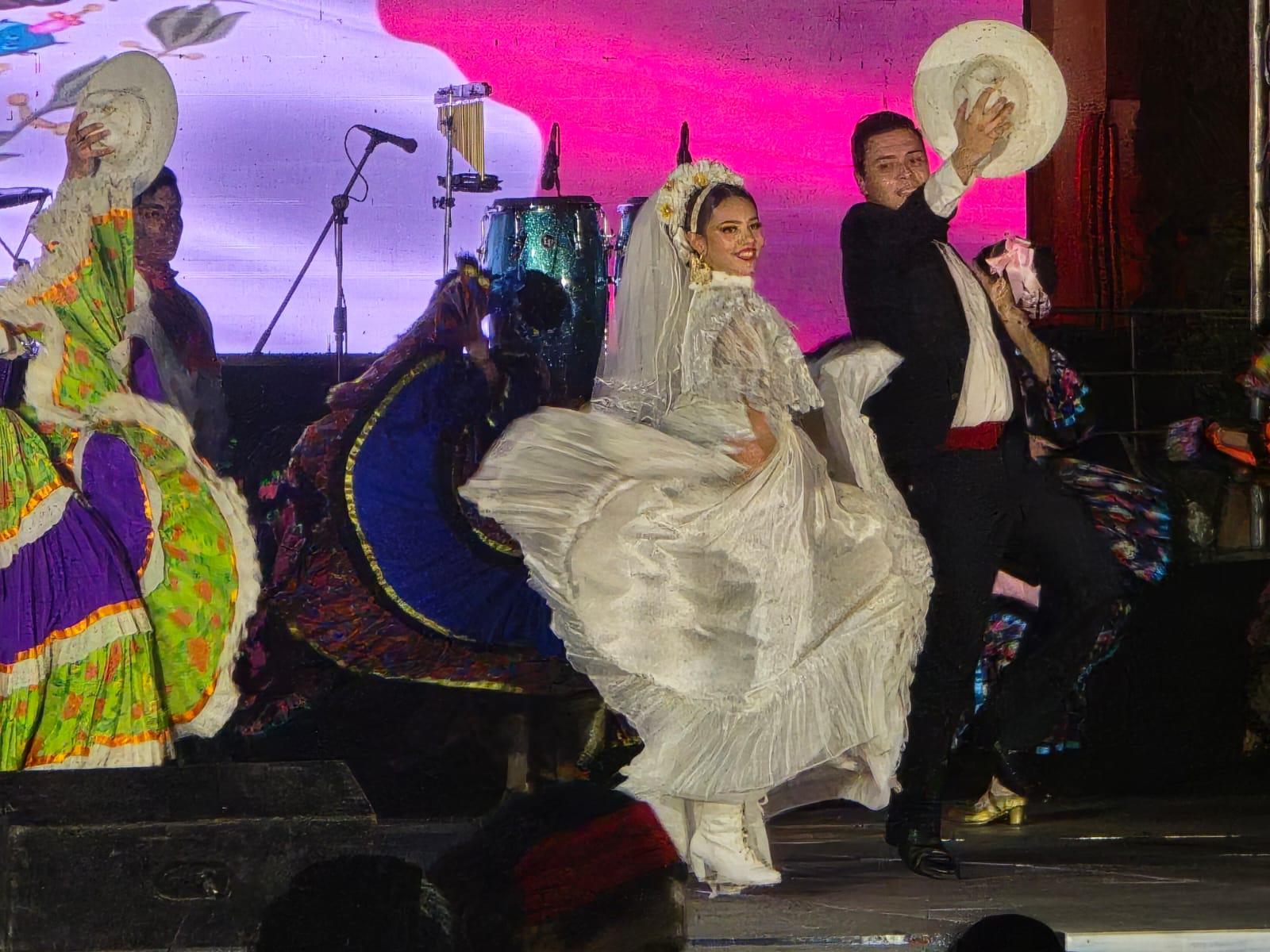 $!Concurren familias verbena popular con motivo del Grito de Independencia en Rosario