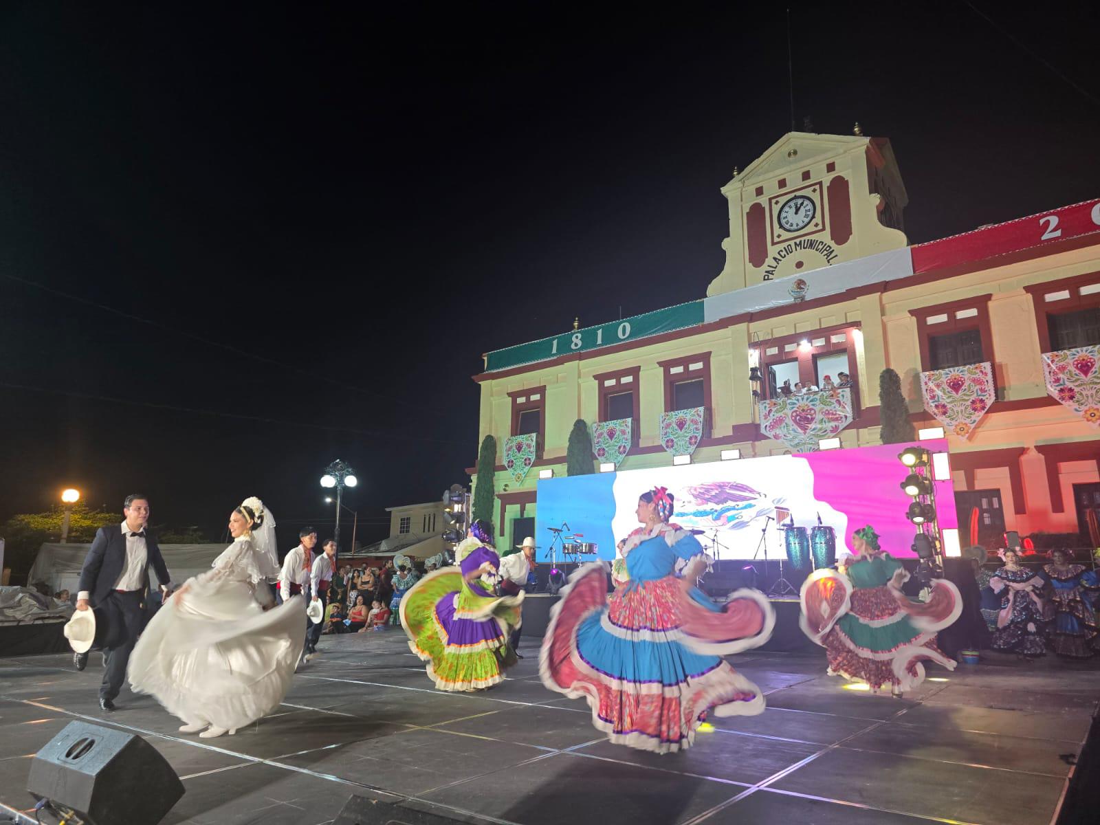 $!Concurren familias verbena popular con motivo del Grito de Independencia en Rosario