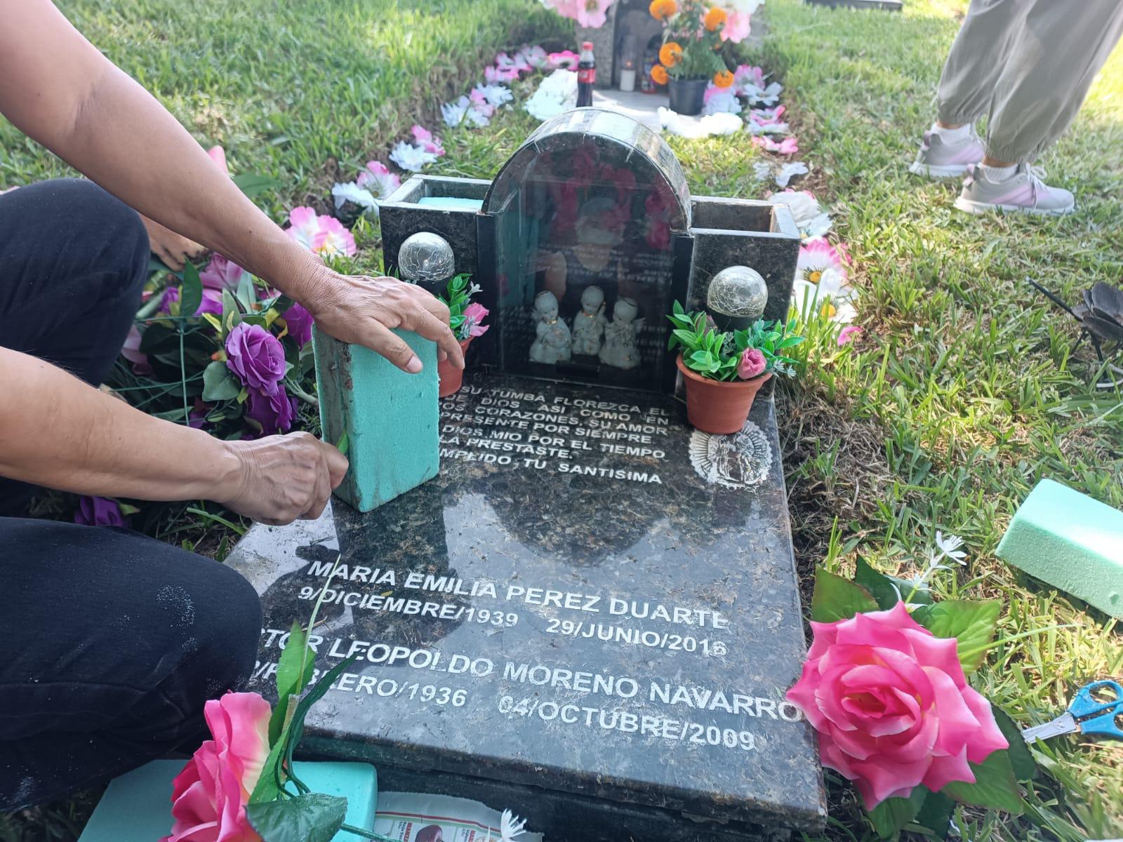 $!Nelia y Claudia cumplen la tradición que les inculcó su madre a casi una década de su partida