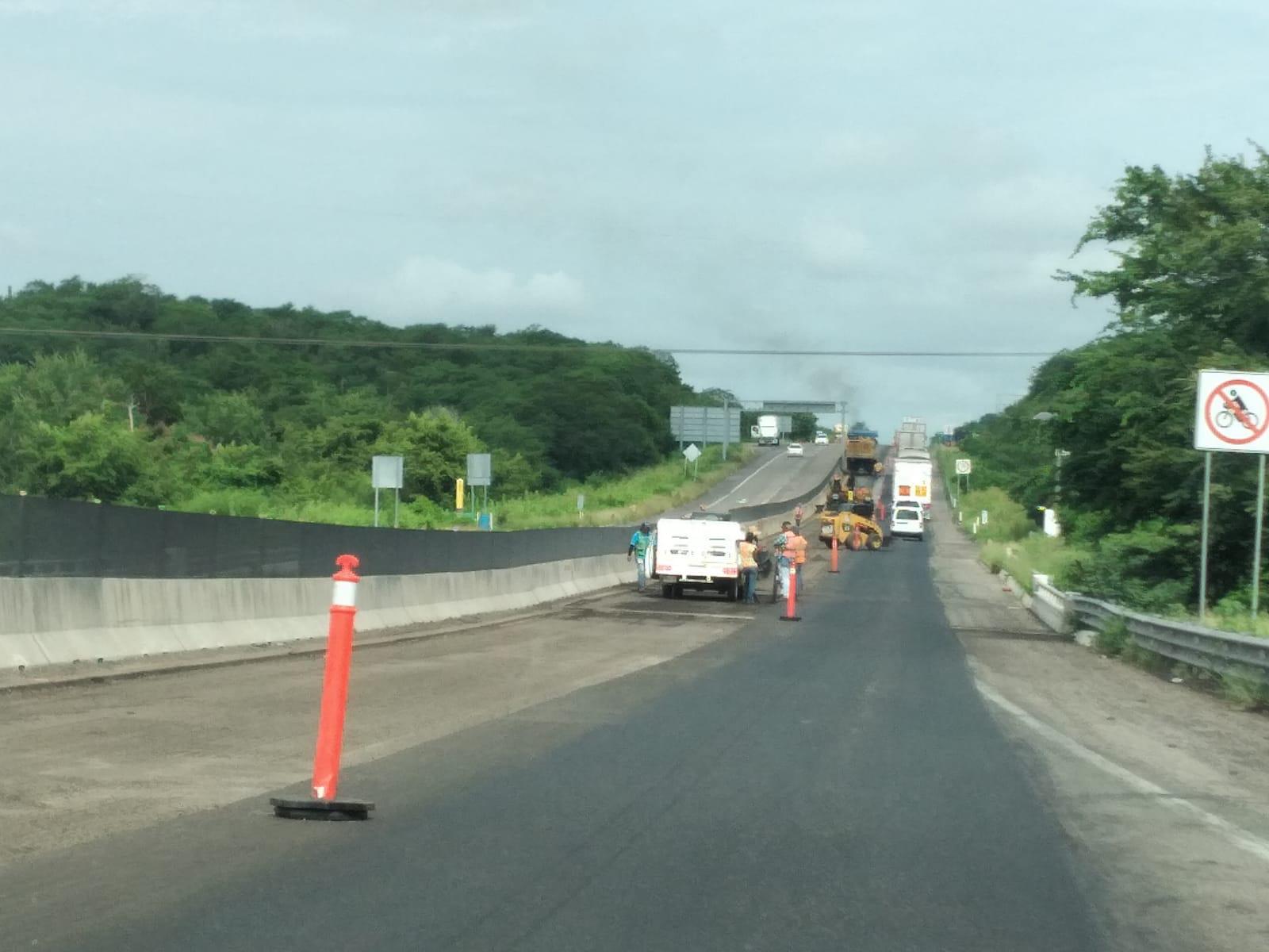 $!Por retén de la FGR en caseta de Mármol, se congestiona la autopista Mazatlán-Culiacán