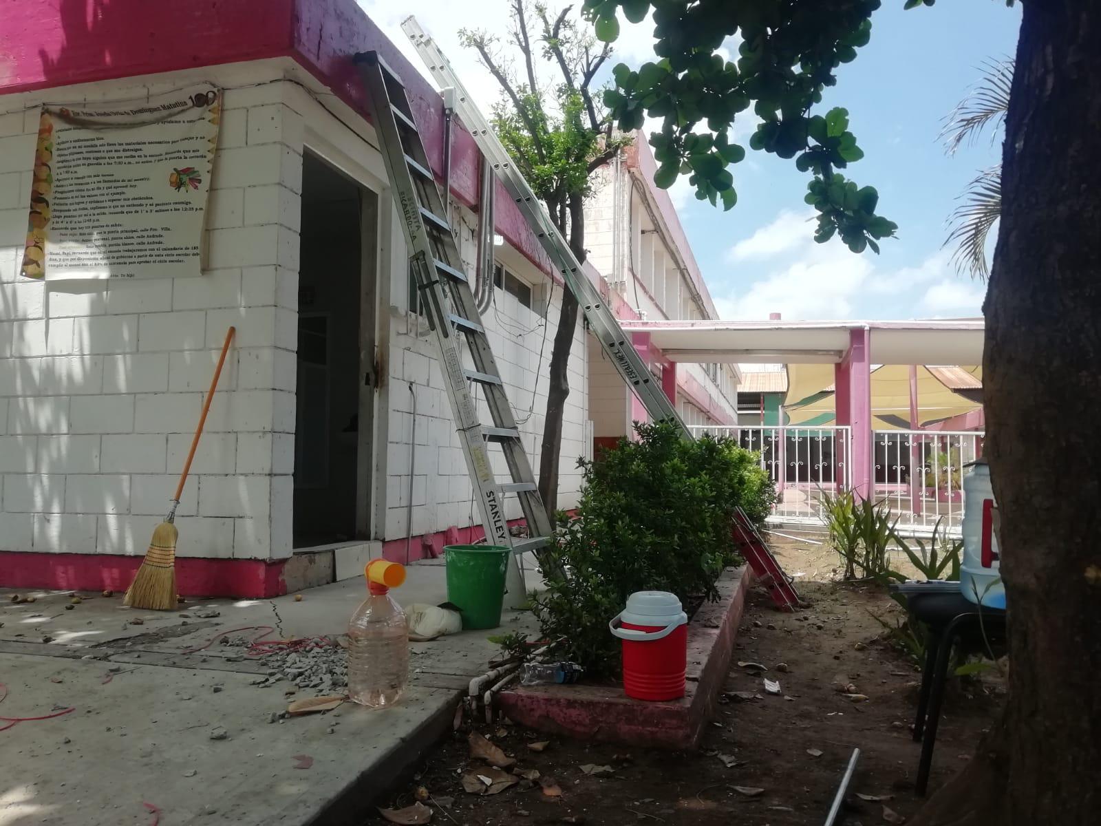 $!Poco avance en limpieza de escuelas en el Centro de Culiacán