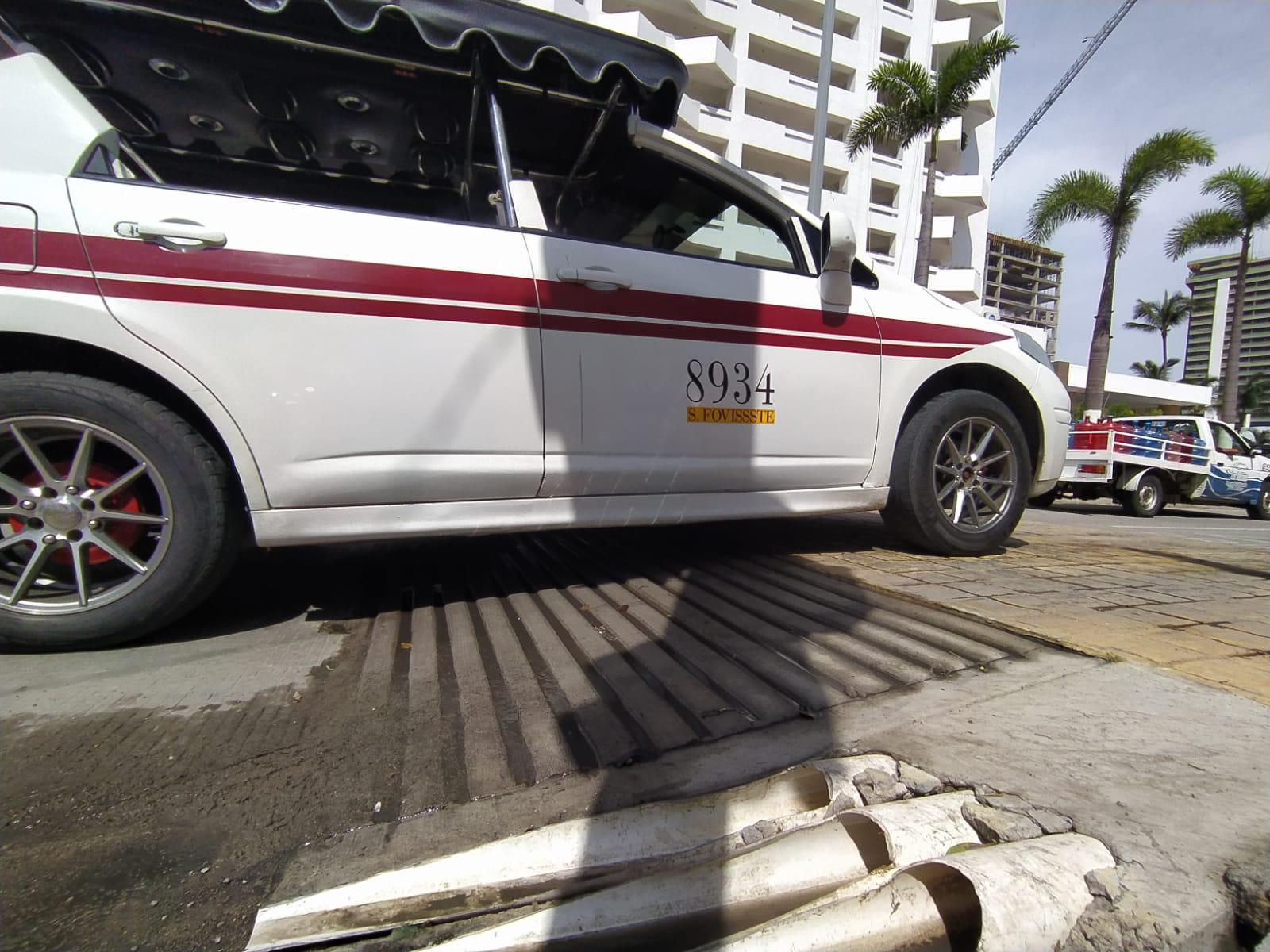 $!Paso peatonal elevado que se instaló en la zona turística de Mazatlán es una prueba, dicen autoridades