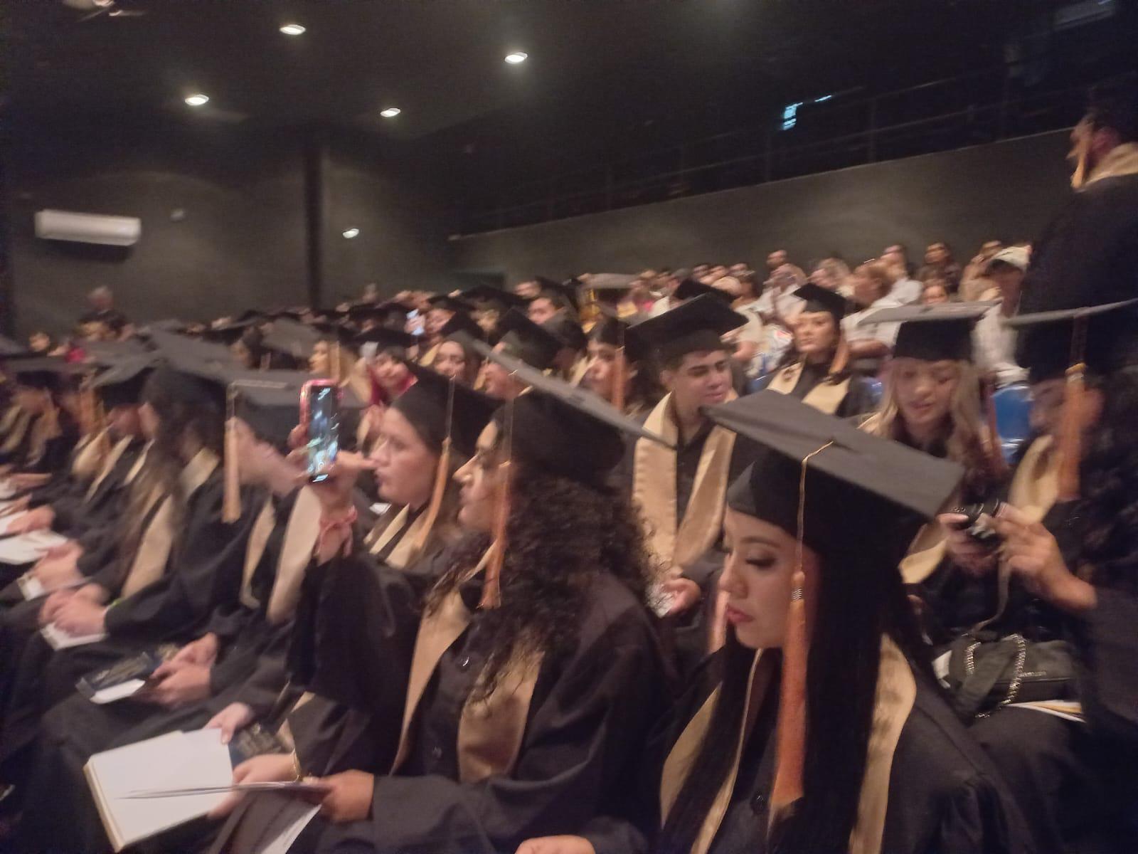 $!Egresan 63 estudiantes de la carrera de Turismo en la UAS