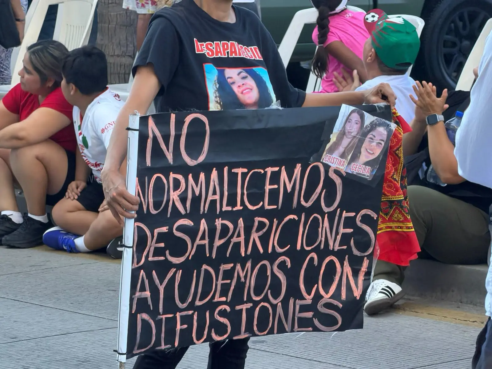 $!Se suma Nadia Margarita al desfile en Mazatlán para visibilizar desaparición de su hermana Cecilia