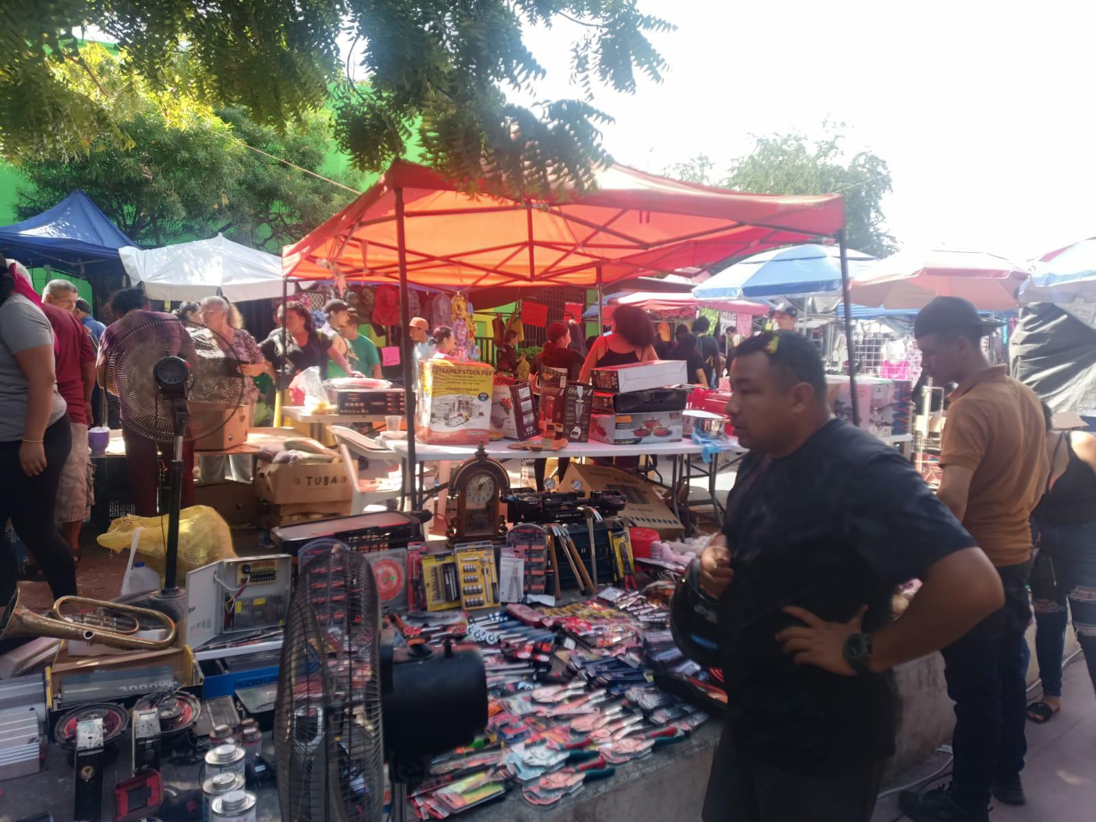 $!Se alistan tiangueros de la Juárez para temporada decembrina, aunque no con buenas expectativas